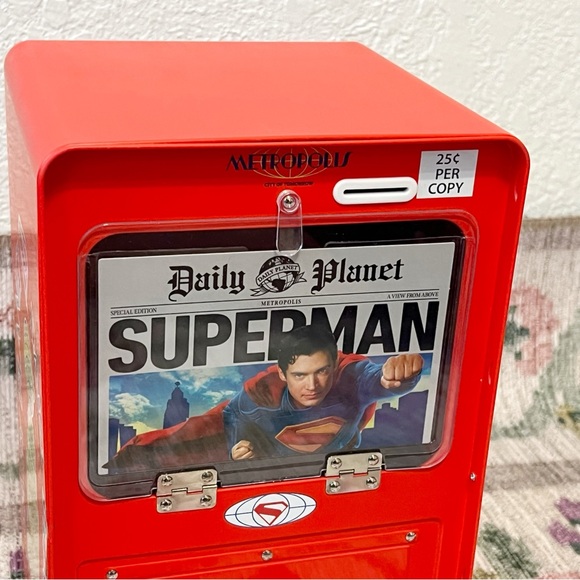 Superman 2025 AMC Daily Planet Newspaper Box Popcorn Bucket New - Picture 3 of 14